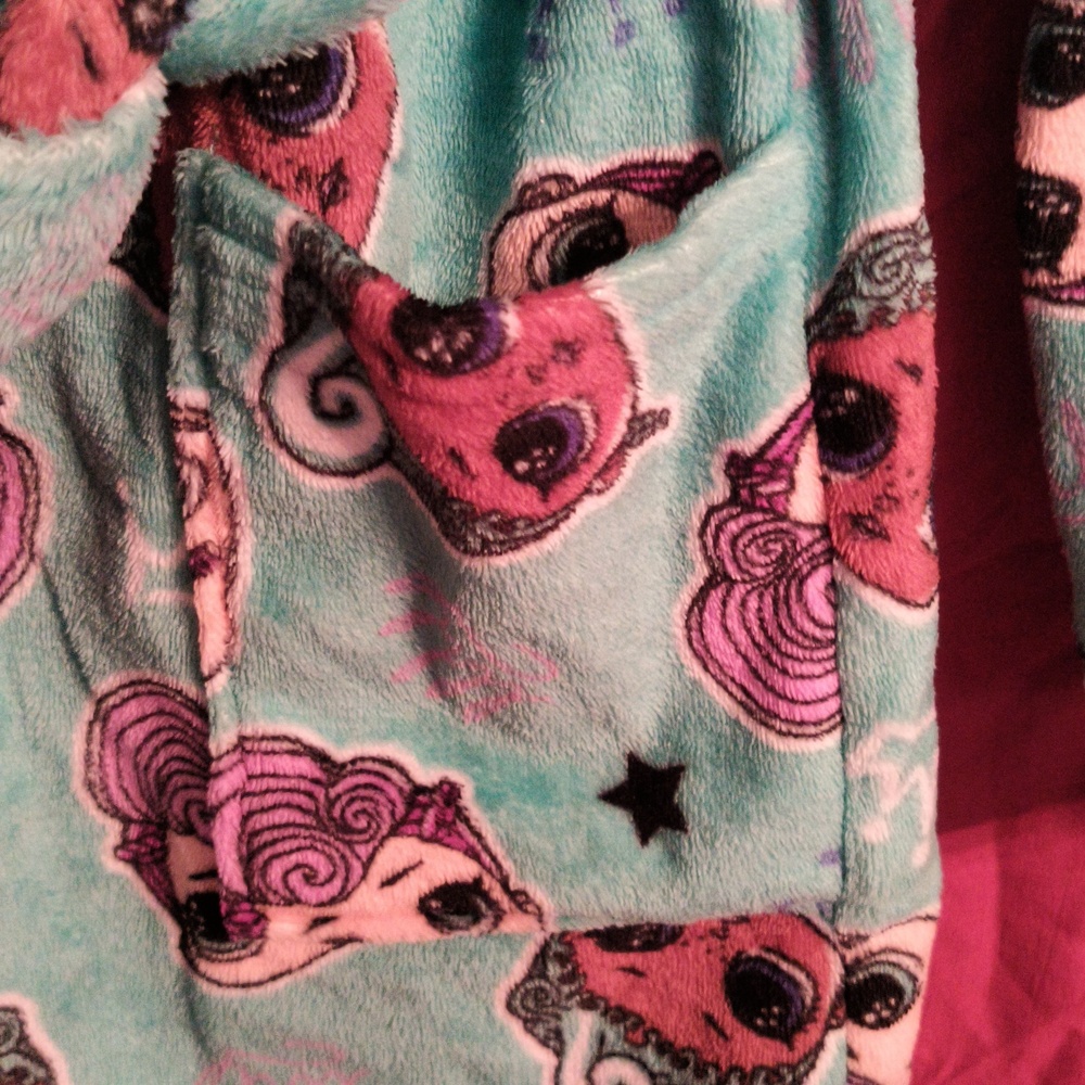 LOL Robe - Picture 2 of 6